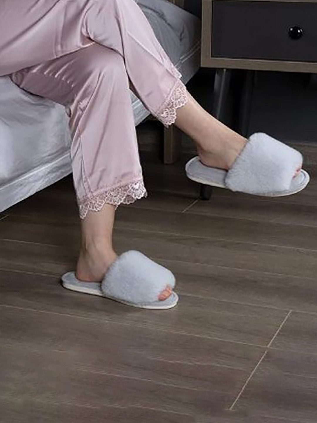 M 2 C Women Solid Room Furry Slippers