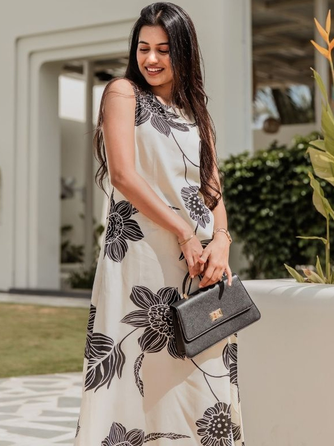 HAY Women Floral Printed Round Neck Calf Length Regular Straight Kurta with Trousers