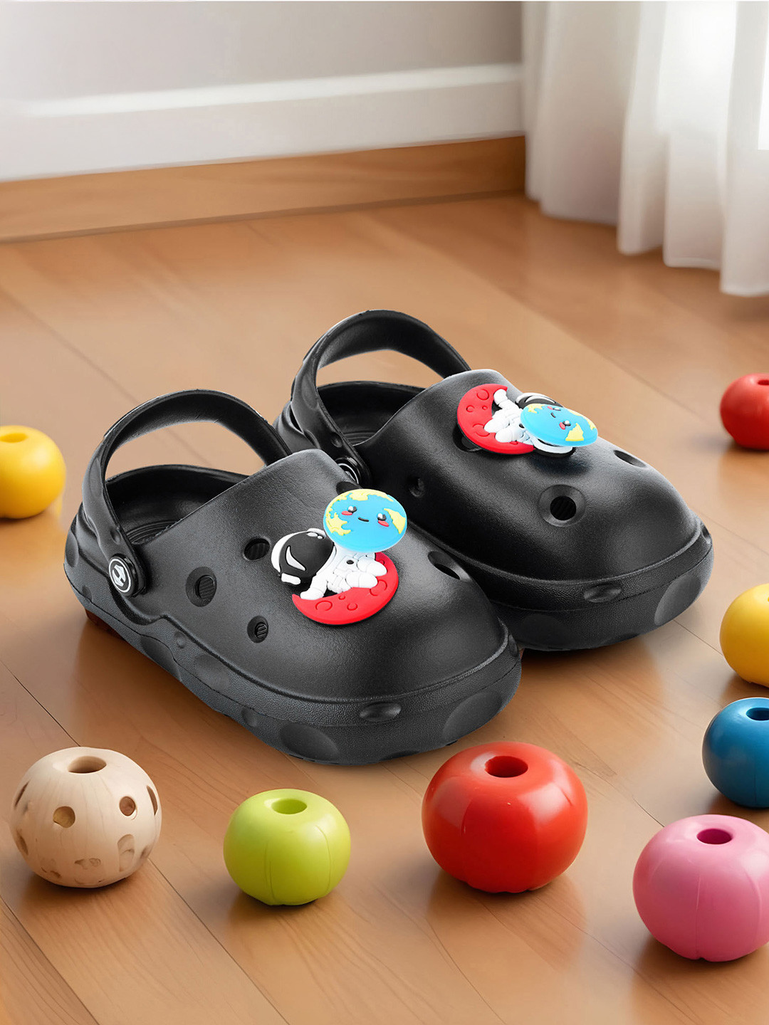 Hoppa Buzz Black Kids Clogs
