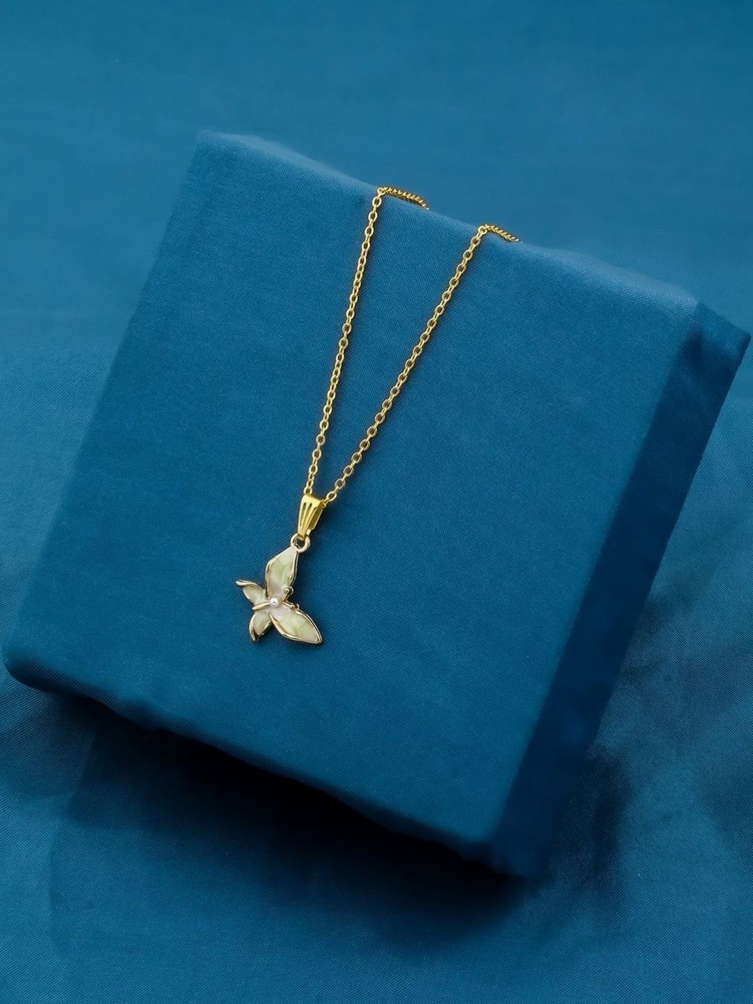 SZN Women Brass Gold-Plated Necklace
