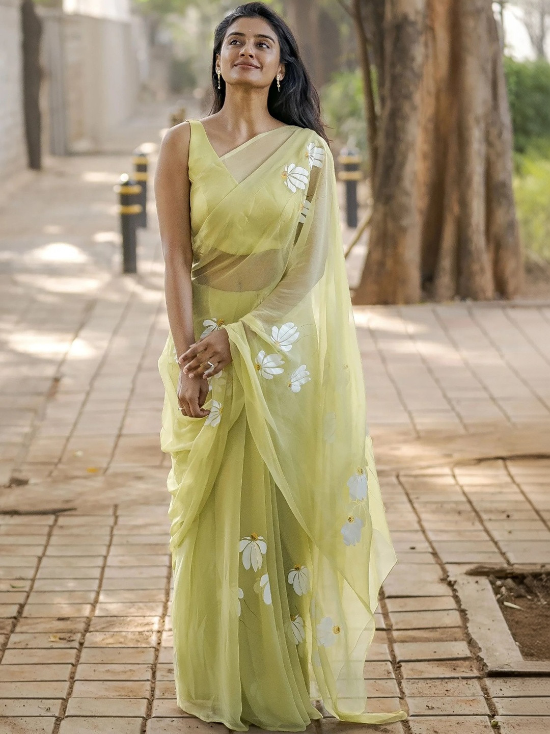 Moda Rapido Women Floral Printed Saree With Blouse Piece