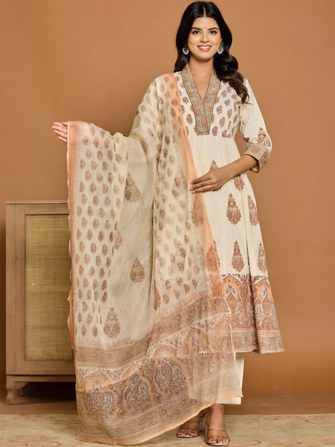 METRO-FASHION Ethnic Motifs Printed V-Neck Pure Cotton Kurta With Trousers & Dupatta