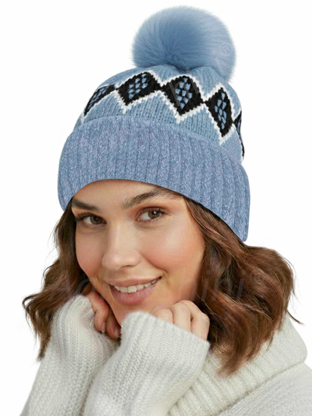 Aakarshini Women Self Design Woollen Beanie