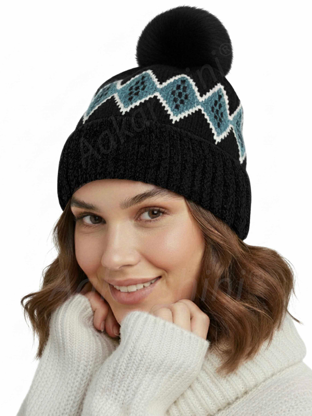 Aakarshini Women Self Design Woollen Beanie