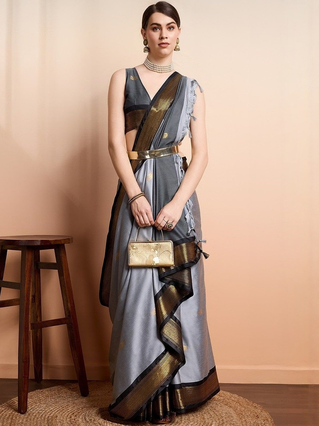 AVANTIKA FASHION Woven Design Zari Kanjeevaram Saree