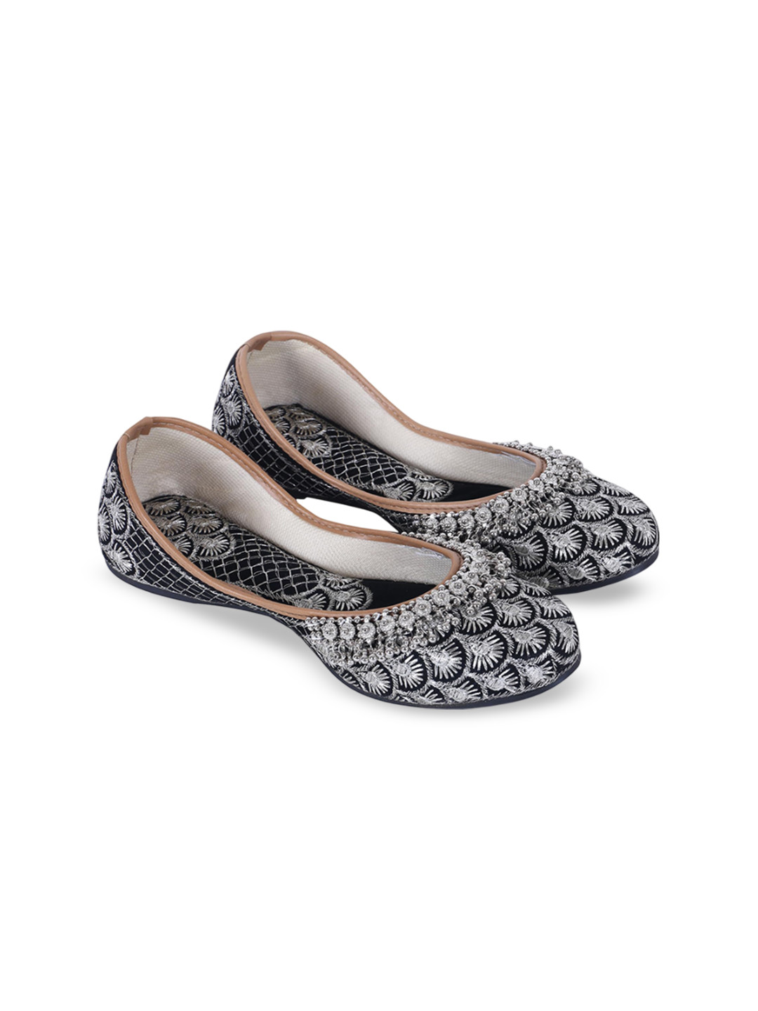 DFR Women Rajasthani Embroidered Mojaris with Payal