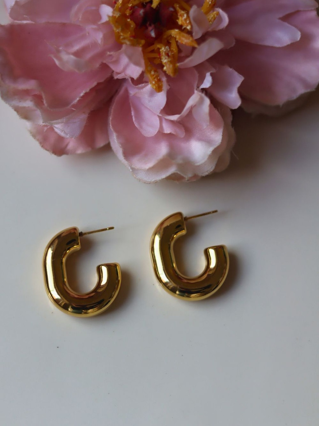 WEAVING HOMES Gold-Plated Chunky U-Shaped Geometric Half Hoop Earrings