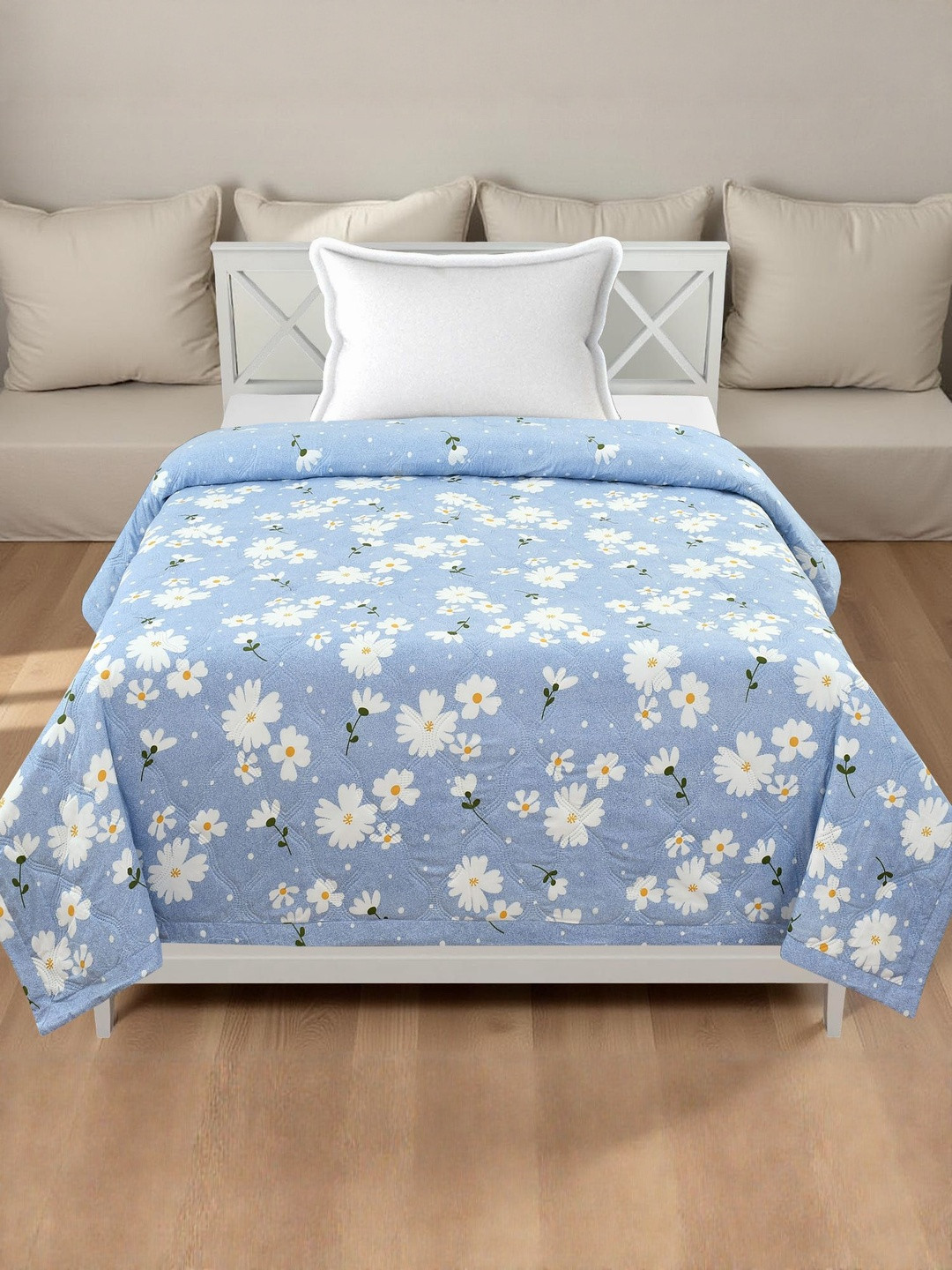 Aura Ulta sonic Blue & White Floral AC Room 210 GSM Cotton Single Comforter