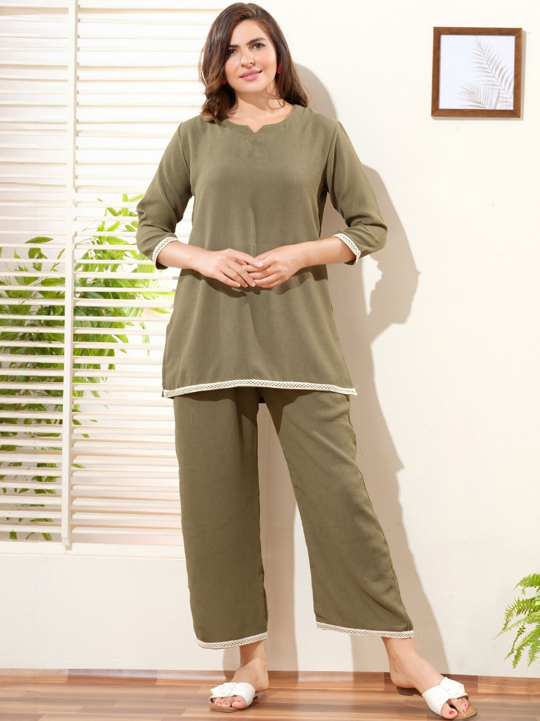 NIGHT FLOSS Notch Neck Three-Quarter Sleeves Tunic With Trousers
