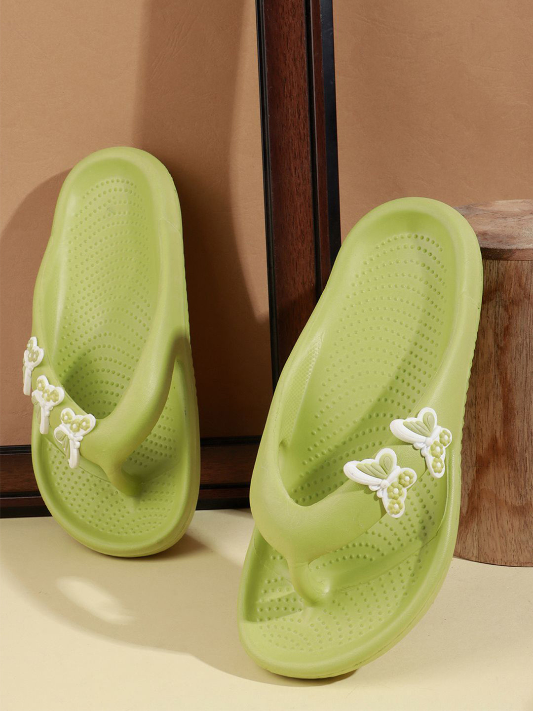 SUKUN Women Embellished Thong Flip-Flops
