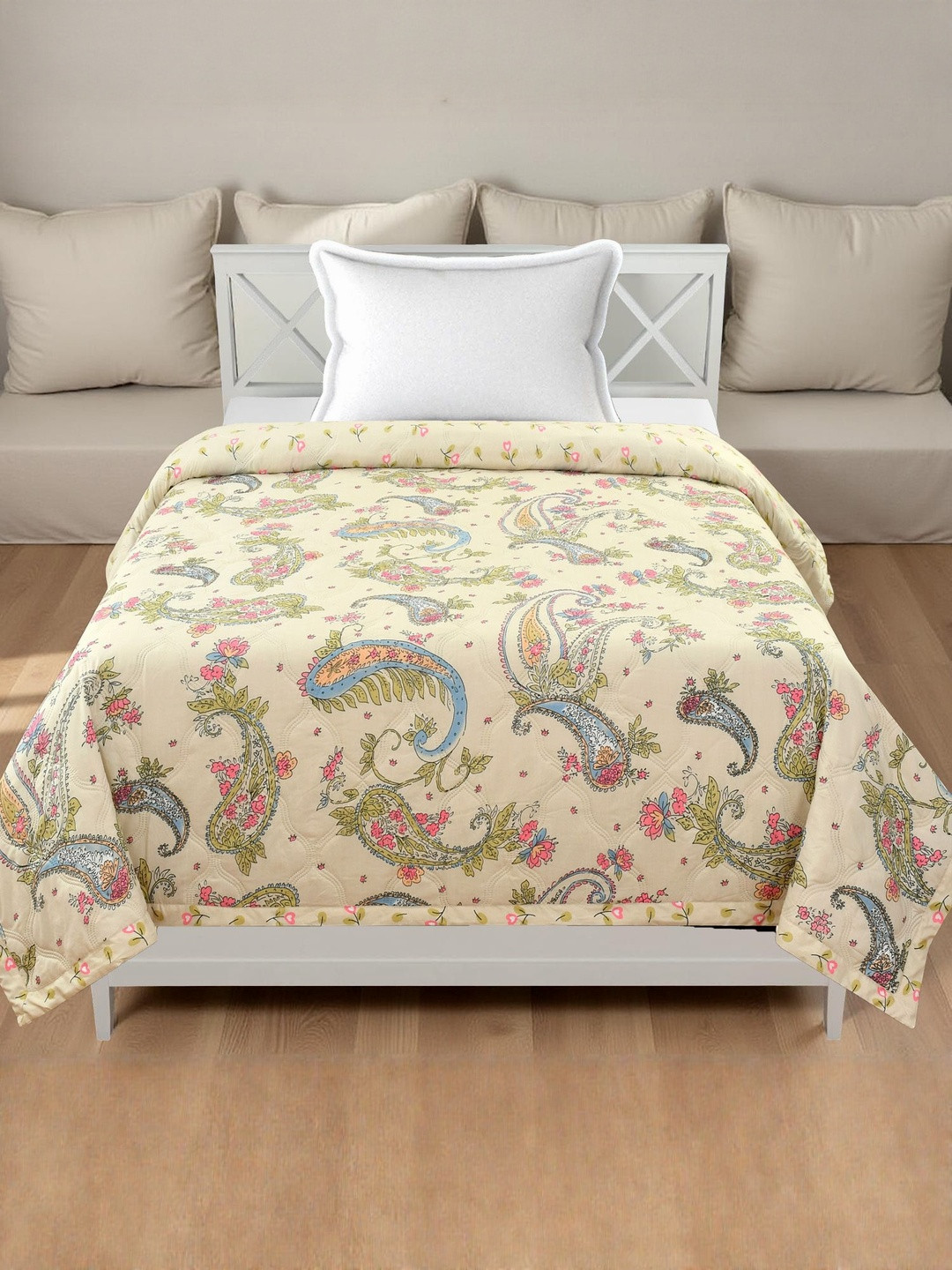 Aura Cream & Green Paisley Printed AC Room 210 GSM Ultra Sonic Cotton Comforter
