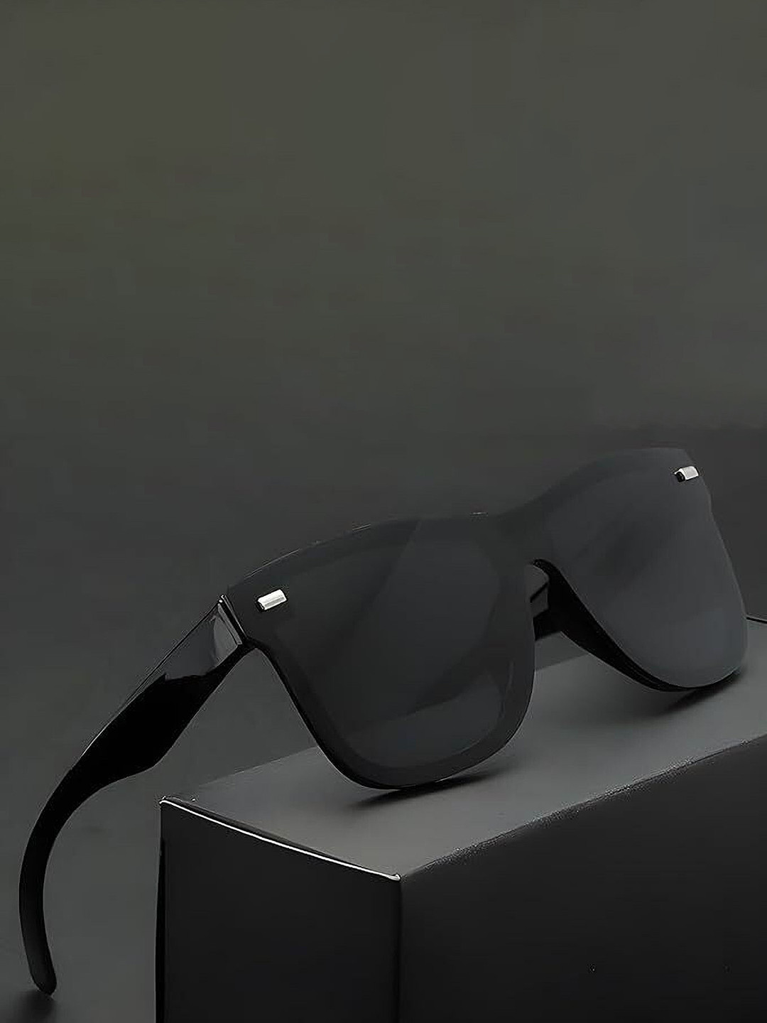 EYMEN I Unisex Square Sunglasses with Polarised and UV Protected eym_I6090@Black