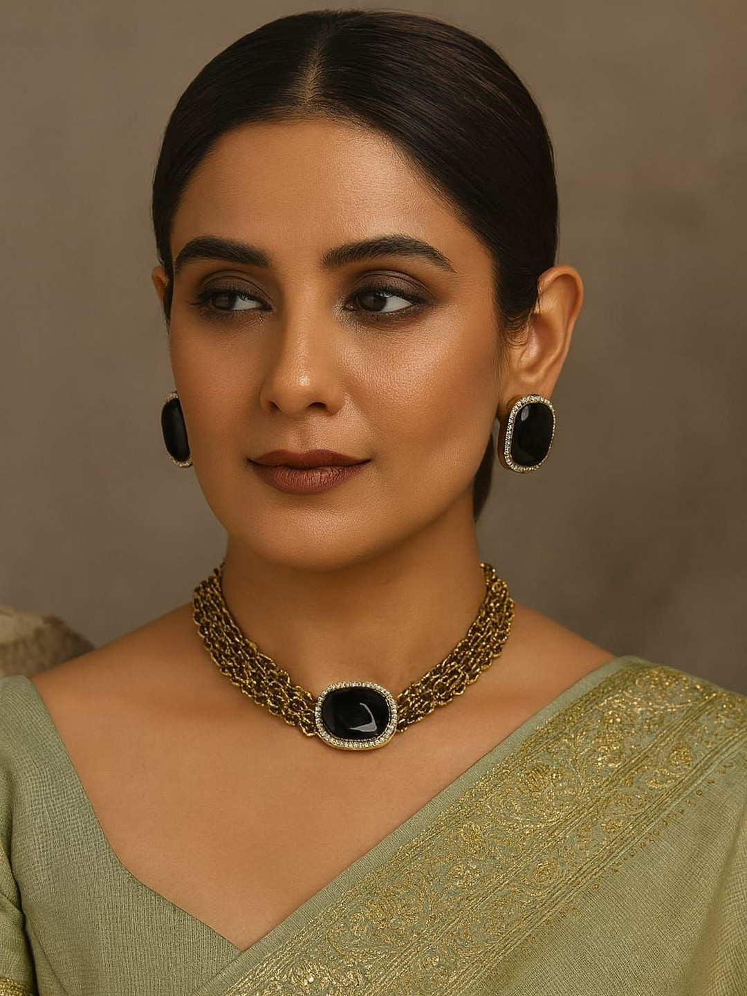 VANSHIKA JEWELS Gold-Plated Kundan Doublet Stone-Studded Choker Jewellery Set