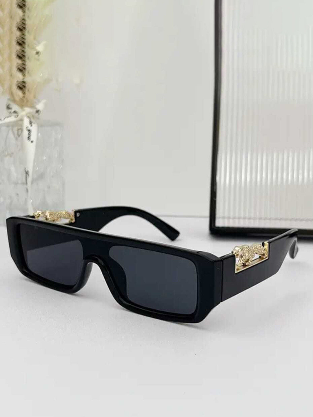 EYMEN I Unisex Rectangle Sunglasses with Polarised and UV Protected Lens Black@Agreed-0055