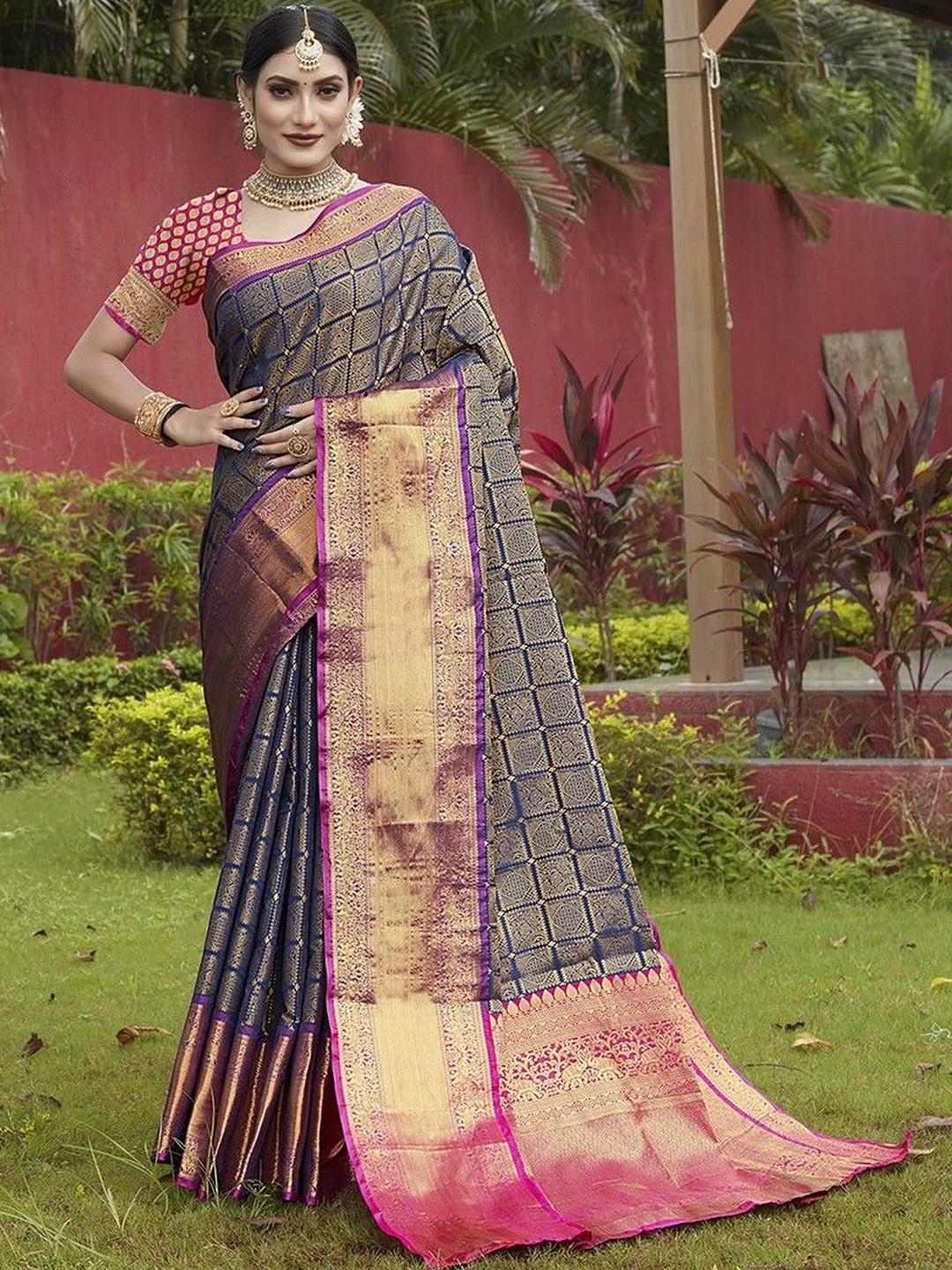JUST FASHION Women Woven Design Zari Banarasi Saree with an Unstitched Blouse Piece
