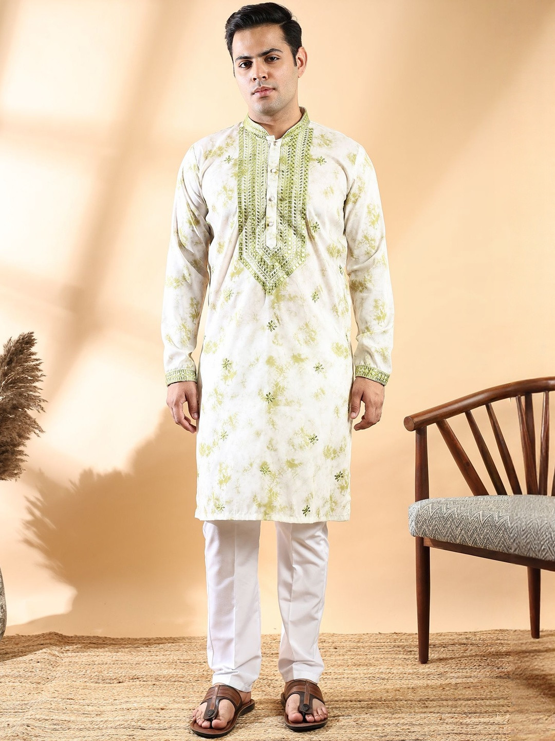 Ethluxis Floral Embroidered Band Collar Thred Work Straight Kurta With Pyjamas