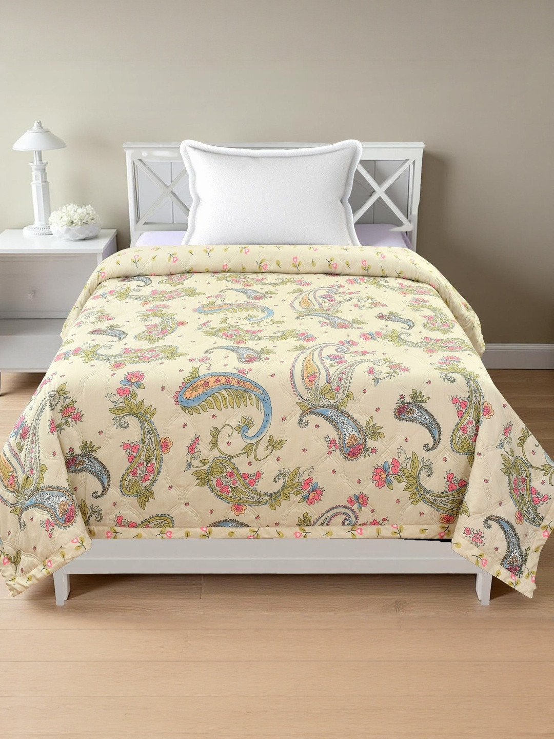 Aura Cream & Green Paisley Printed AC Room 233 GSM Ultra Sonic Cotton Comforter