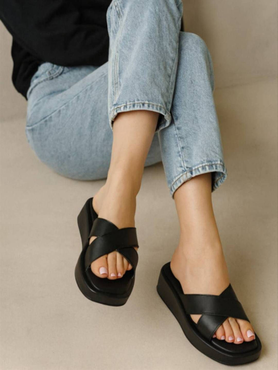 Baespice Women Cross-Strap Flatform Slider Flipflops