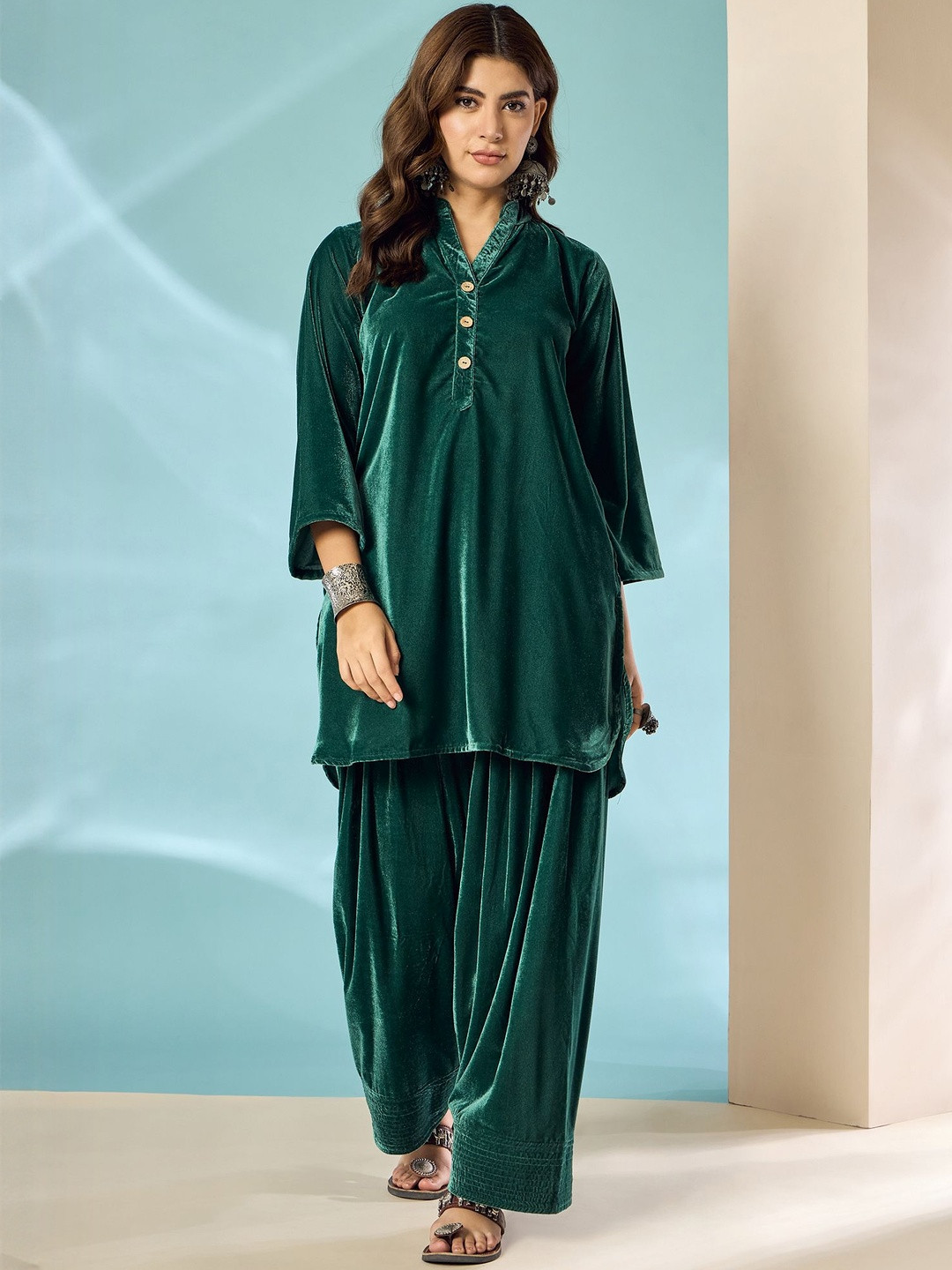 InWeave Women Solid Velevt Kurta With Patiala