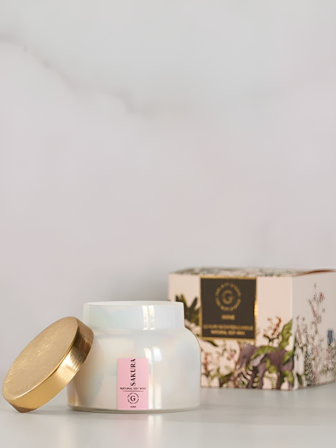 The Gift Studio White & Yellow Sakura Aurora Pearl Glass Candle