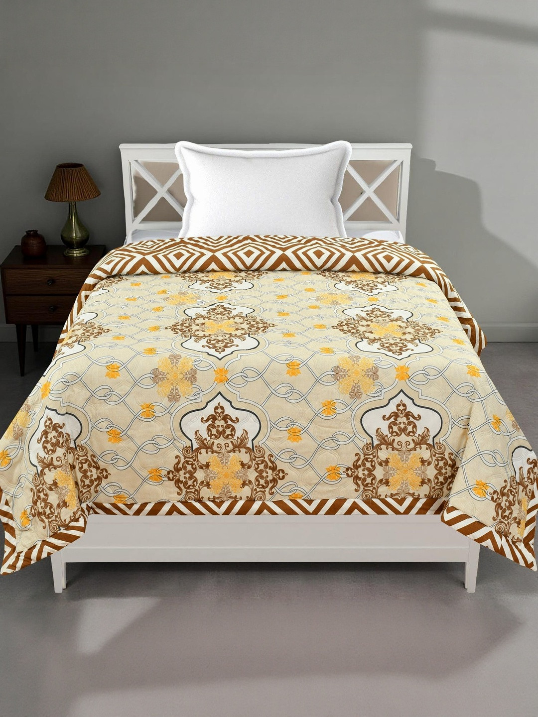 Aura Mustard & White Ethnic Motifs Ulta Sonic Cotton AC Room 300 GSM Comforter