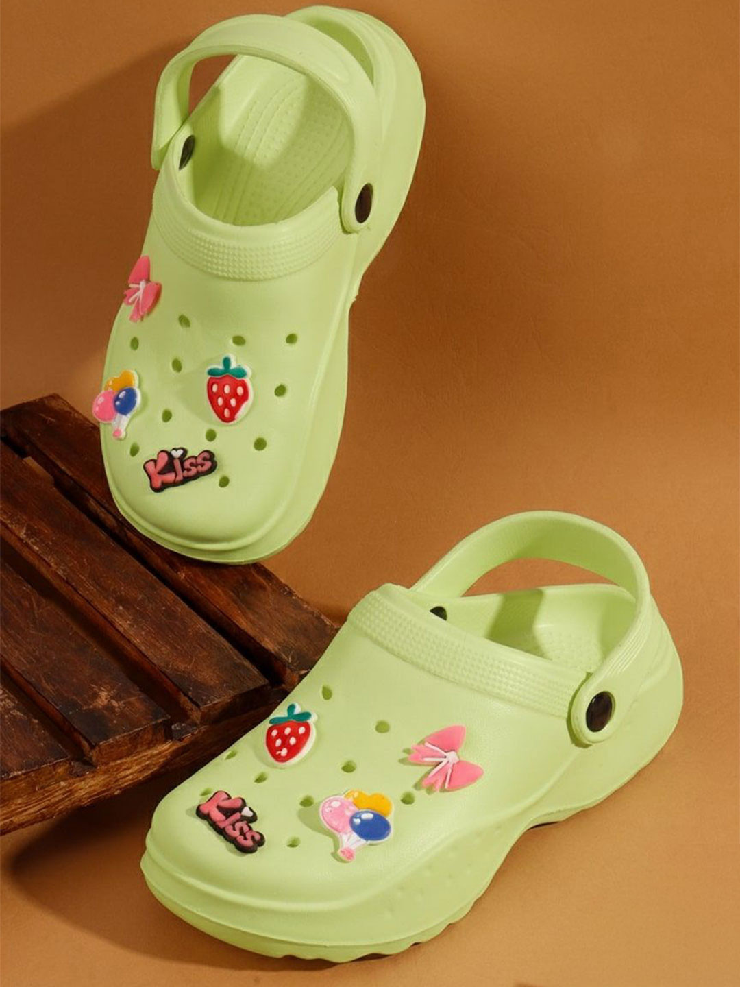 The Roadster Lifestyle Co. Women Charm-Detail Lightweight Casual Clogs