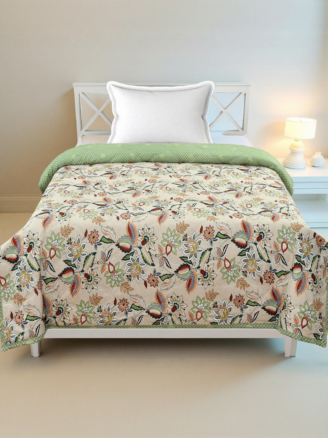 Aura Cream & Green Floral Printed AC Room 233 GSM Ultra Sonic Cotton Comforter