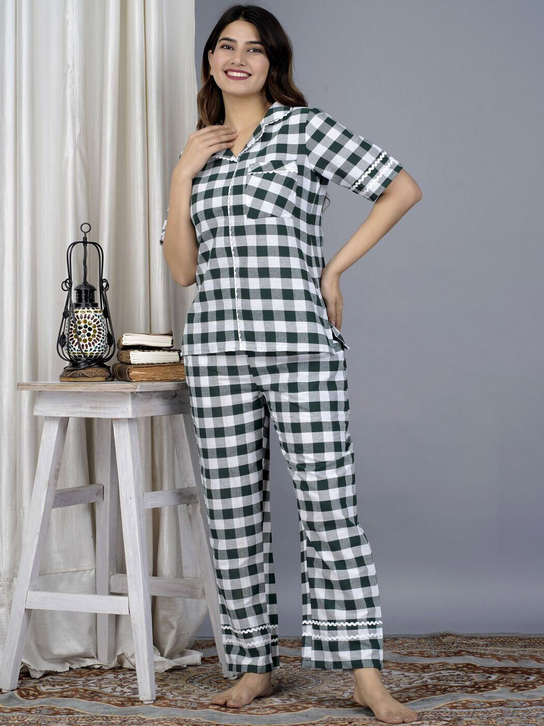 Ameerah Women Lapel Collar Checked Night suit