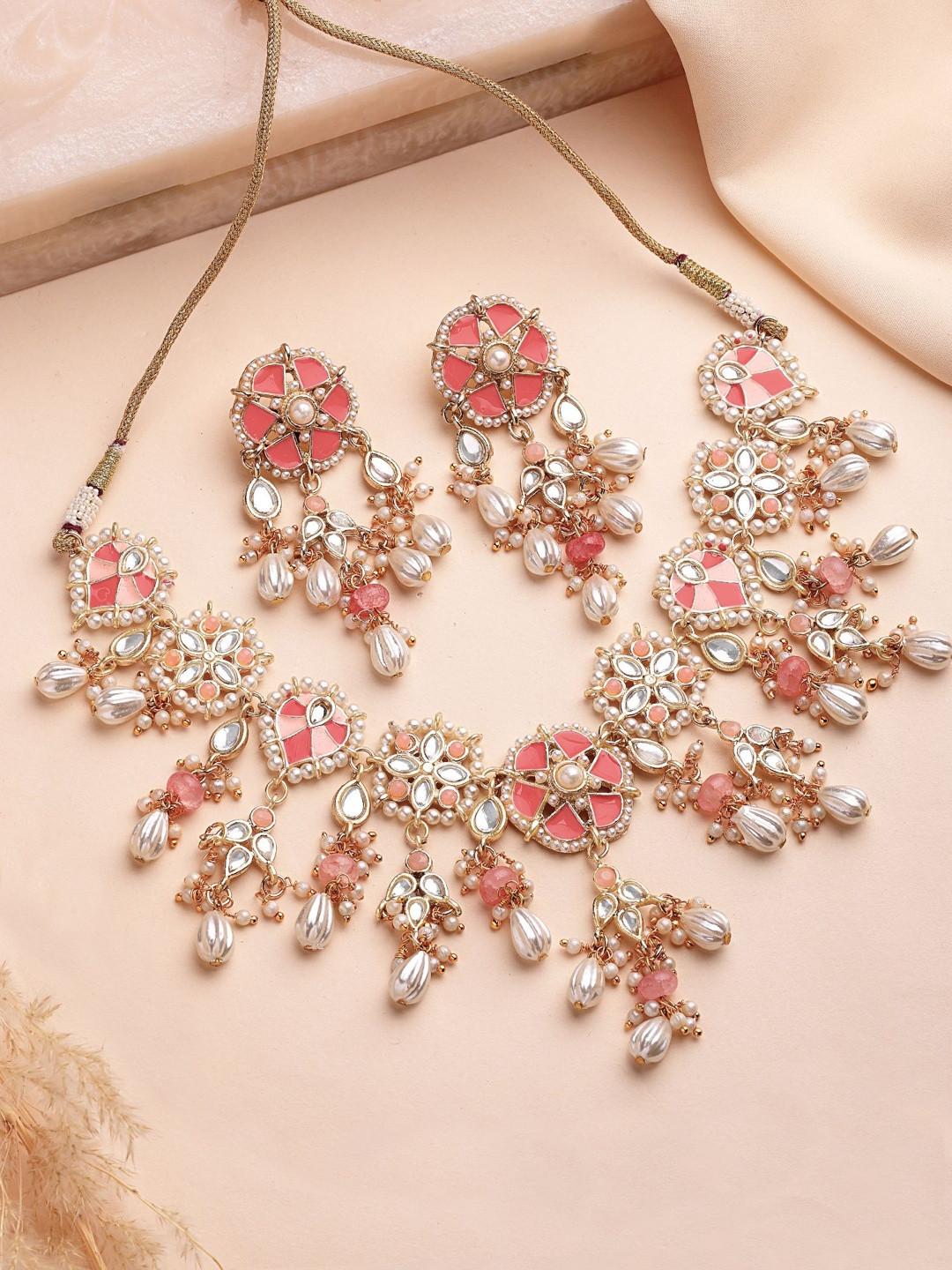 KARATCART Two-Tone Gold-Plated Kundan-Studded & Pearls Beaded Jewellery Set