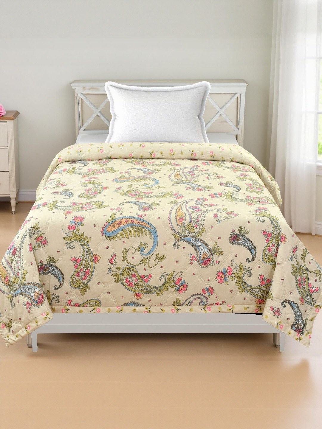 Aura Ulta sonic Beige & Blue Floral AC Room 300 GSM Cotton Single Comforter