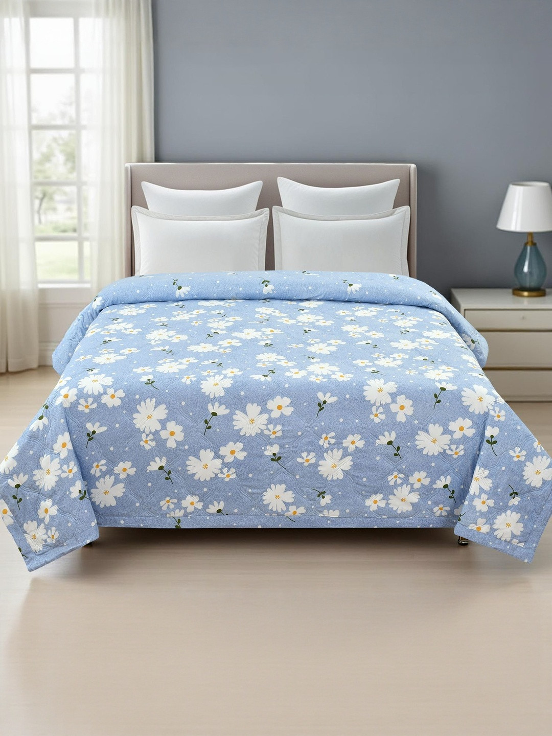 Aura Blue & White Floral Printed AC Room 233 GSM Double Queen Cotton Comforter