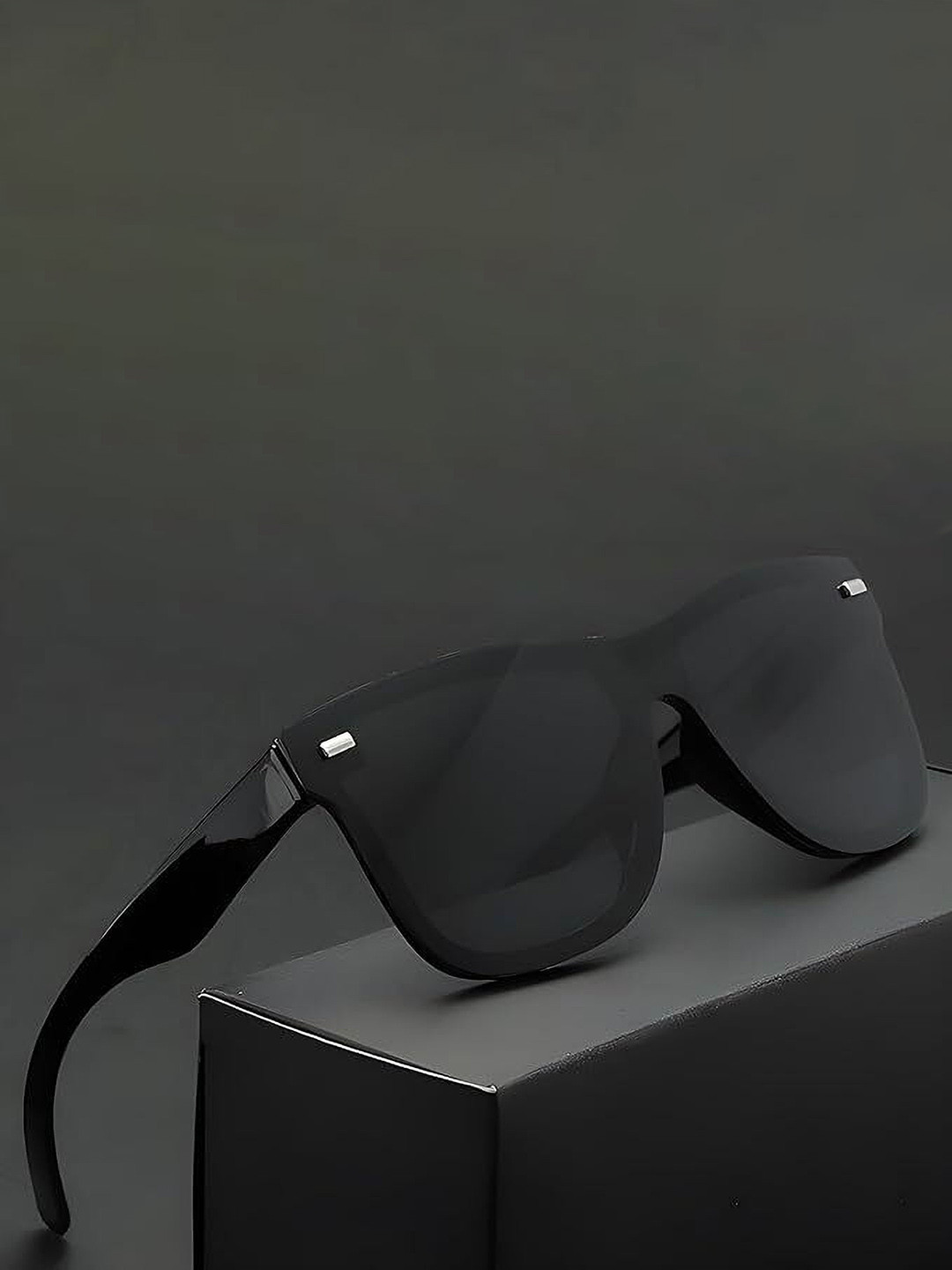 EYMEN I Unisex Rectangle Sunglasses with Polarised and UV Protected Lens 6090