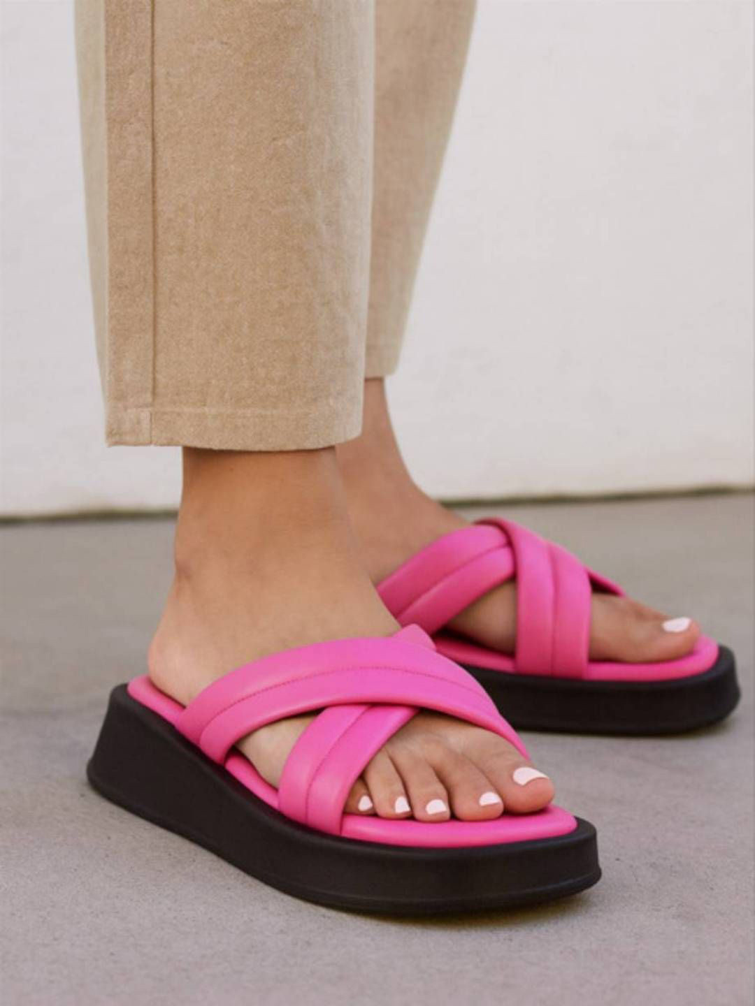 Baespice Women Solid Open Toe Cross Strap Flip Flops