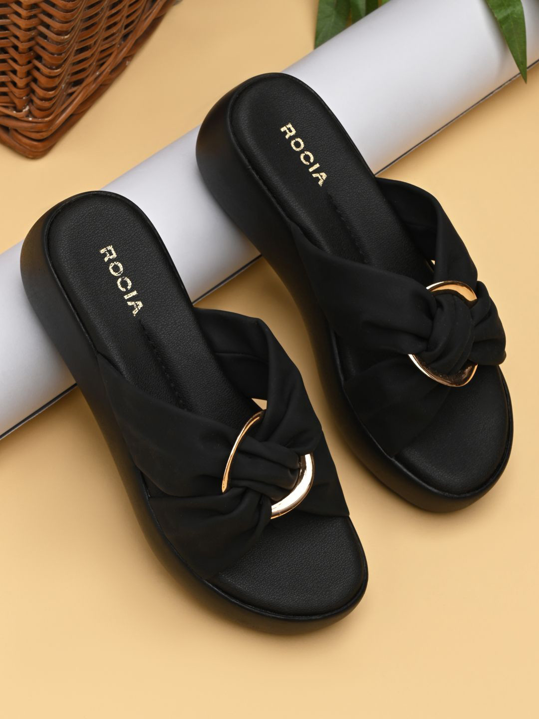 Rocia Women Open Toe Platform Sandals With Buckled Design