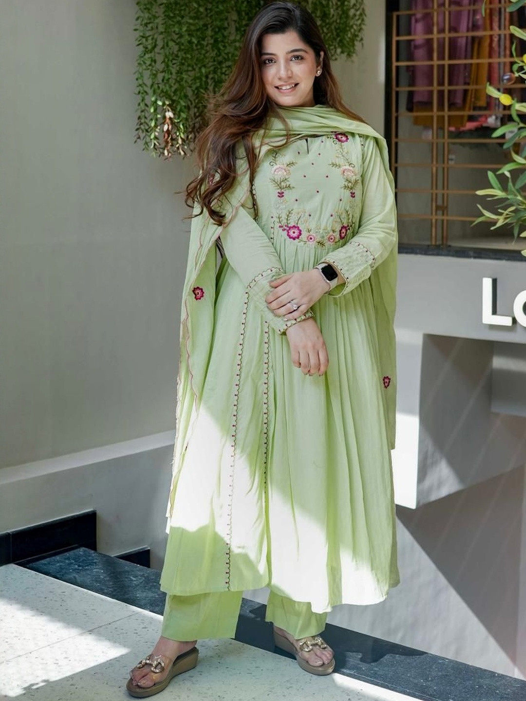 FAST FASHIONS Floral Embroidered Panelled Notch Neck Anarkali Kurta With Trousers &Dupatta