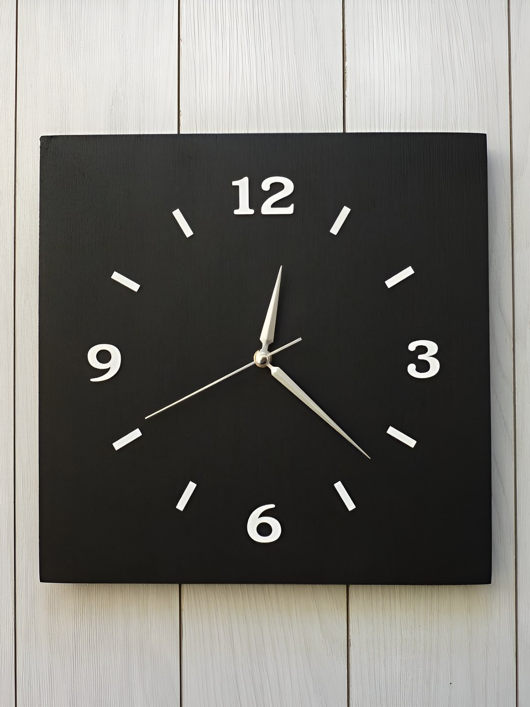 QEZNEF Black And White Traditional Square Analogue Wall Clock