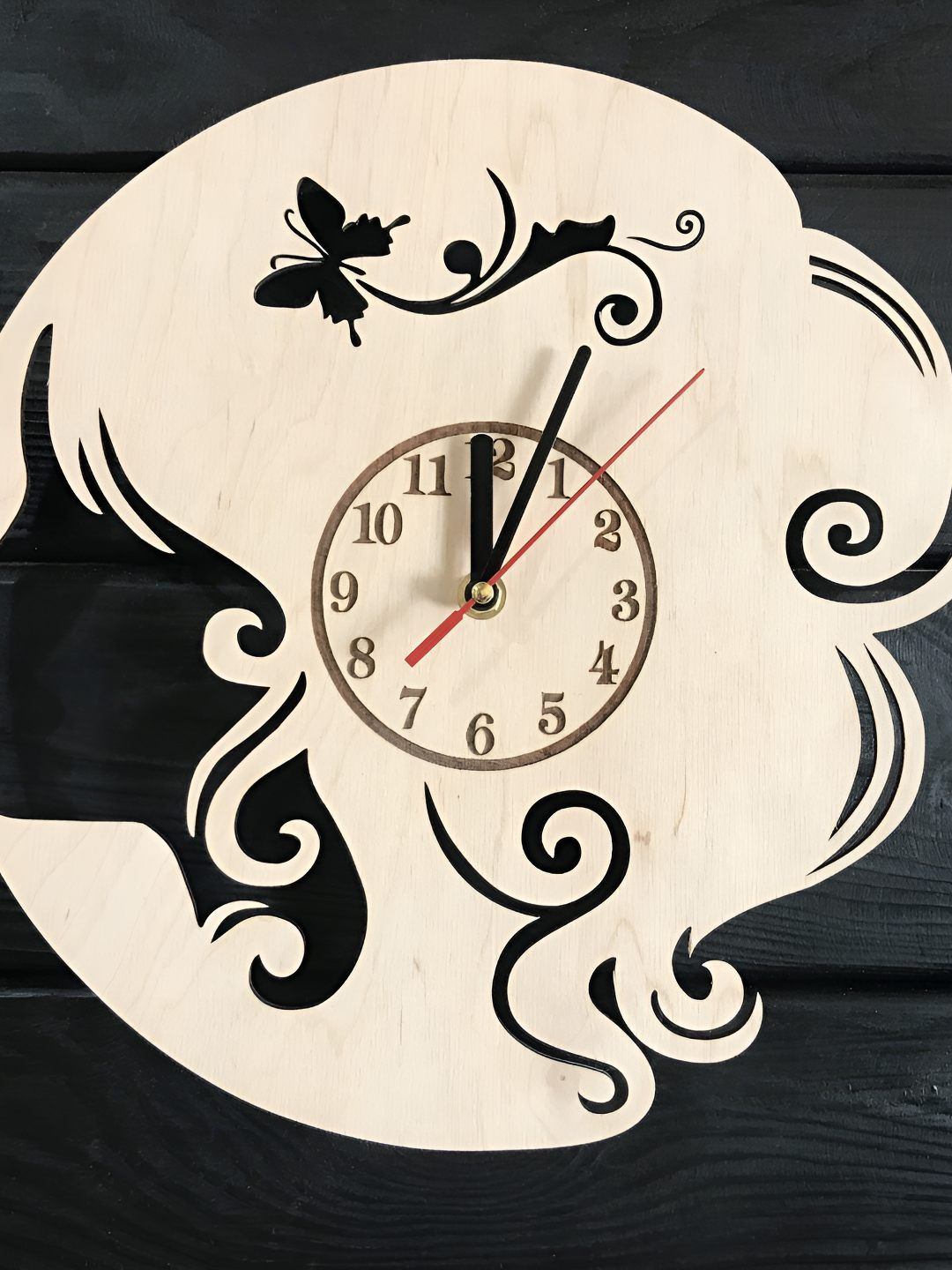 QEZNEF Beige Solid Geometric Wooden Analog Traditional Wall Clock