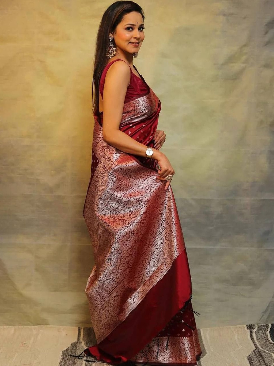 VASTRAAVEDAA Ethnic Motifs Woven Design Zari Banarasi Saree