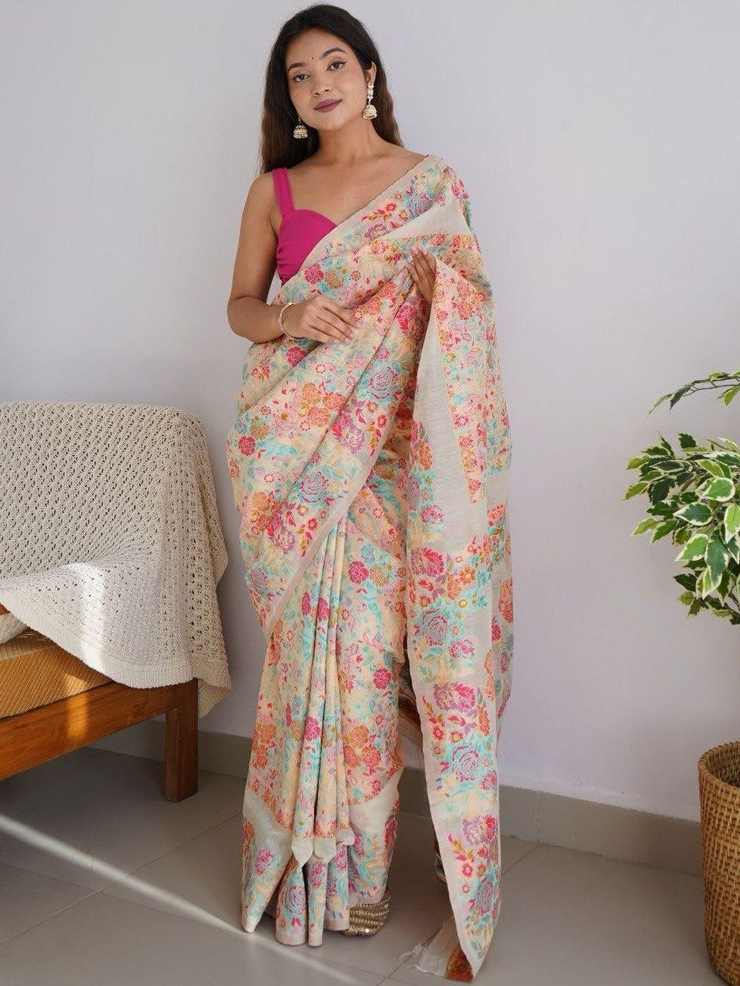 VASTRAAVEDAA Floral Print Banarasi Saree with Unstitched Blouse Piece