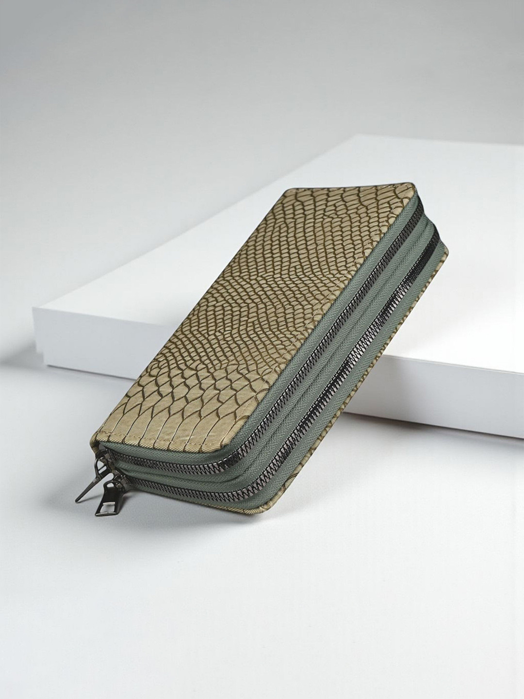 ALSU Women Abstract Textured Zip Around Wallet