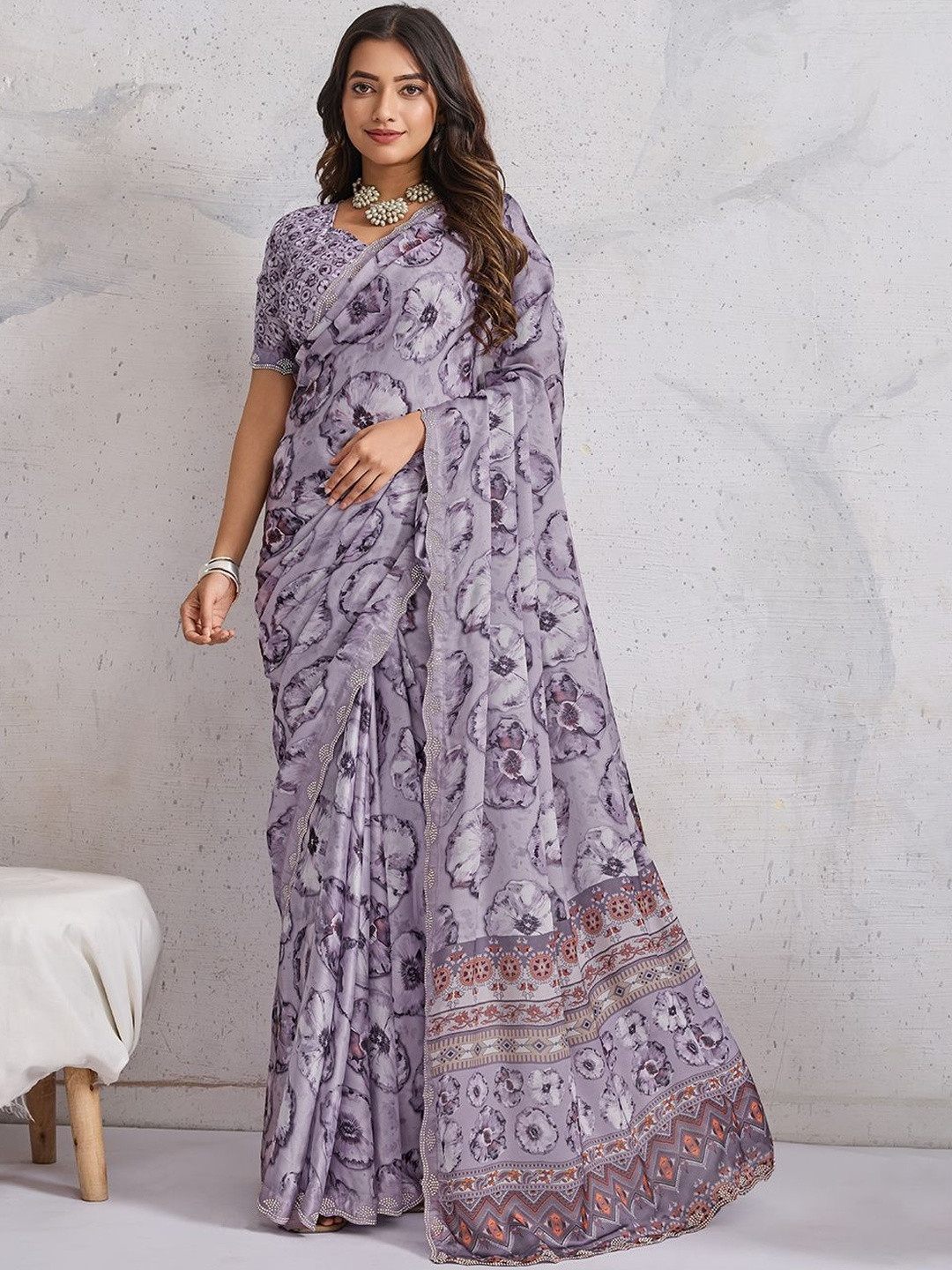 100 Dreams Women Floral Printed Beads & Stones Saree with a Blouse Piece