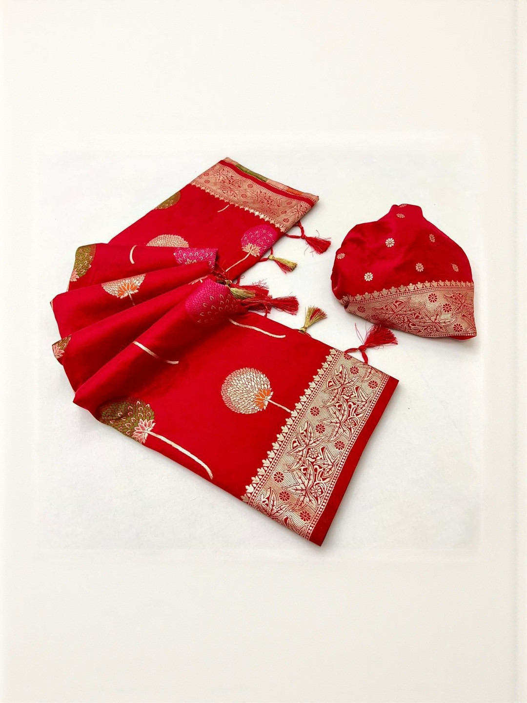 Bhavaanifashion Woven Design Zari Handloom Banarasi Saree