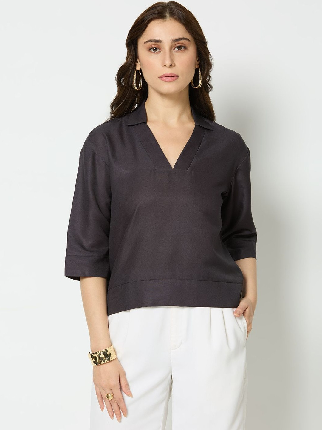 Insho Straight Fit V-Neck Top