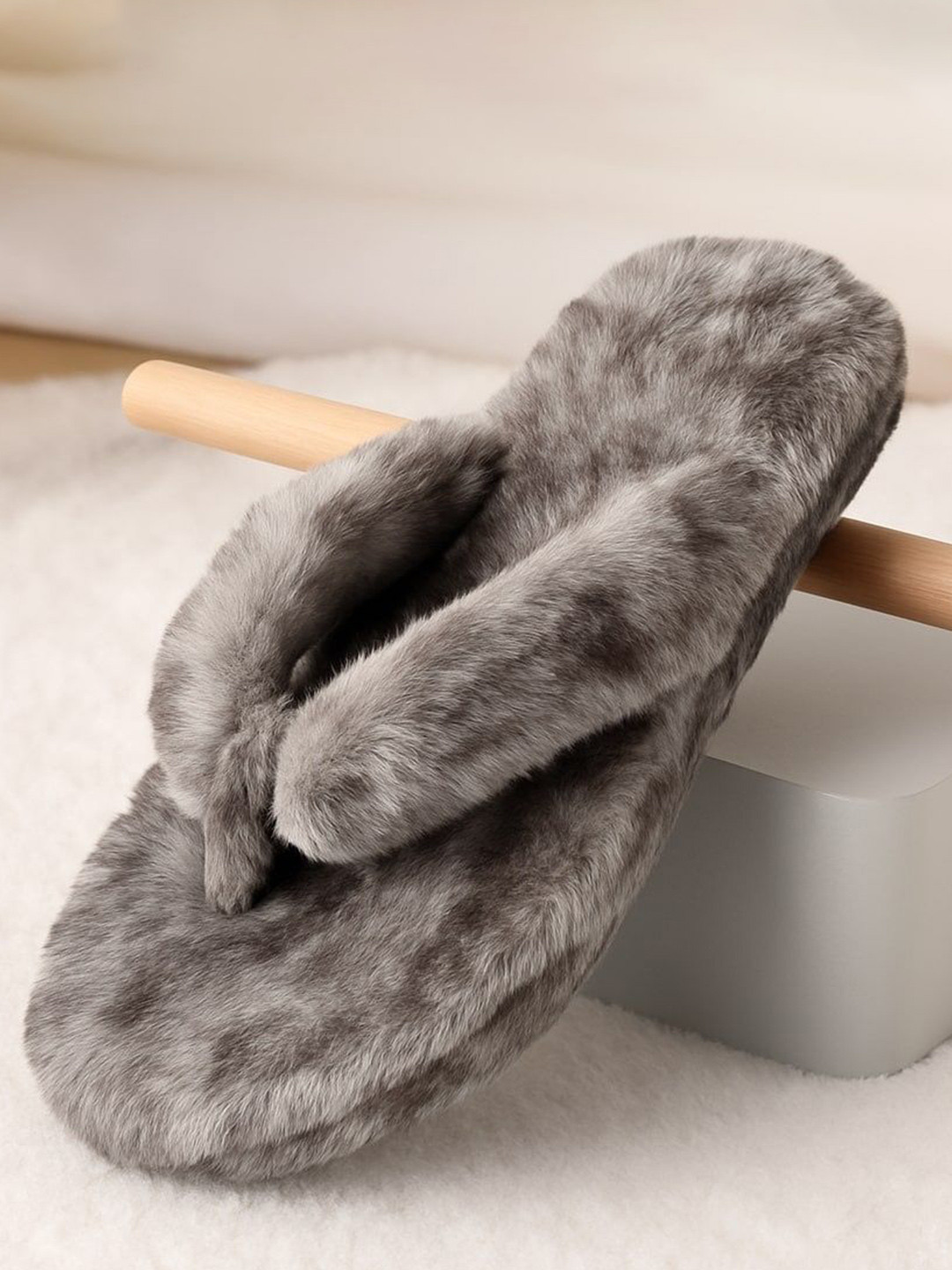 WOLVESDEN Women Solid Winter Room Slippers