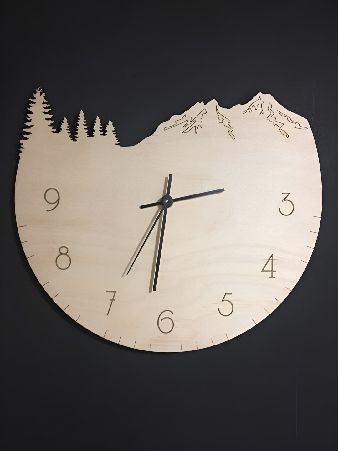 QEZNEF Beige And Grey Traditional Round Analogue Wall Clock