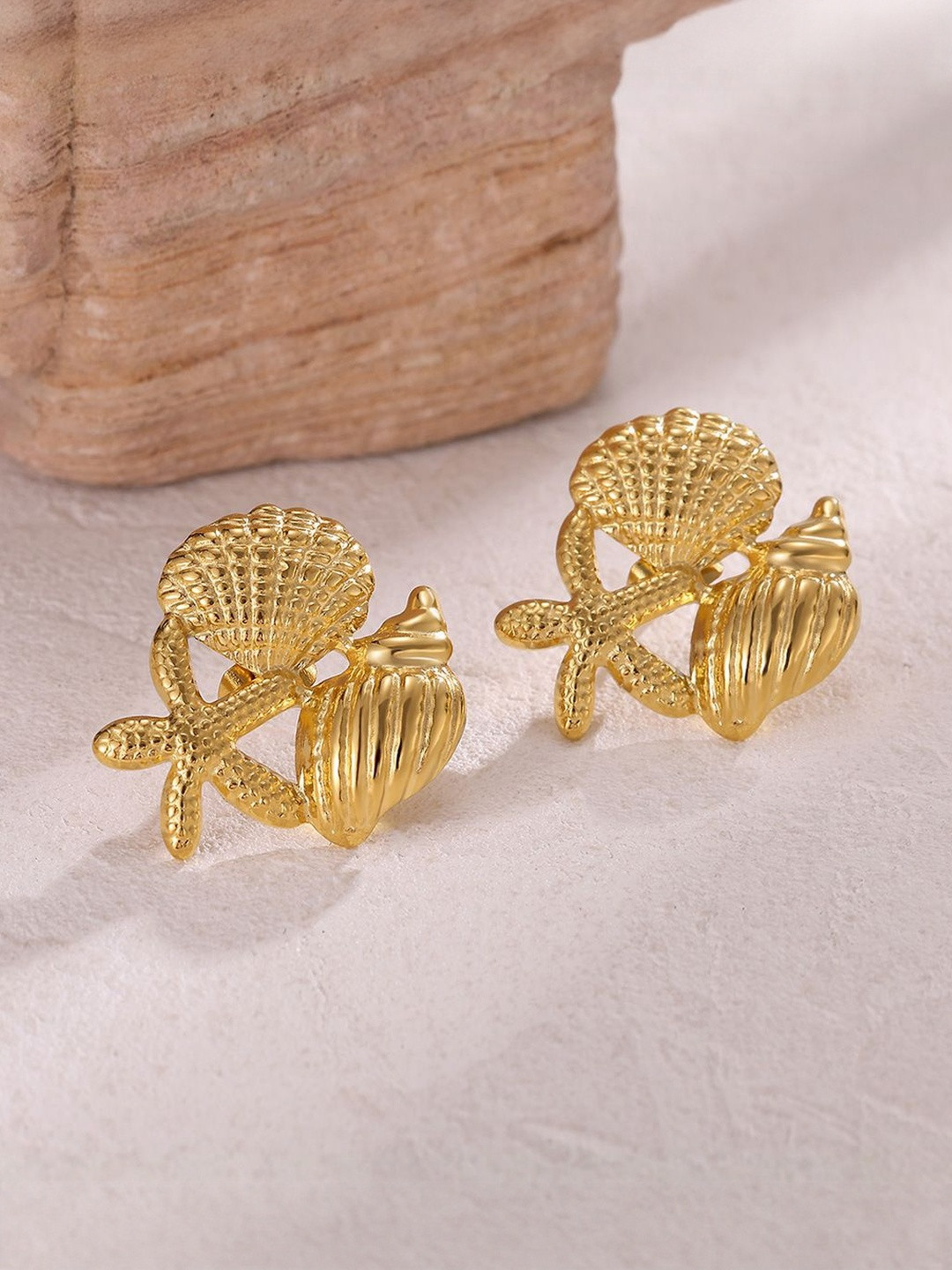 DIVASTRI Animal Shaped Anti Tarnish Studs Earrings