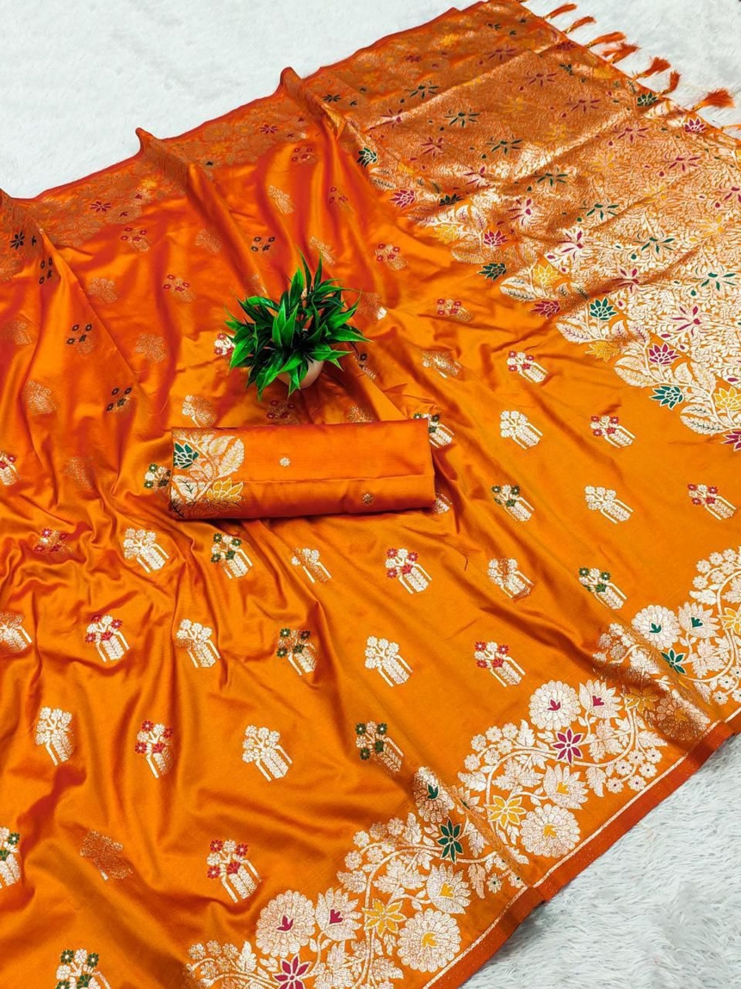 PAYAL POLYESTER Woven Design Zari Heavy Work Banarasi Saree