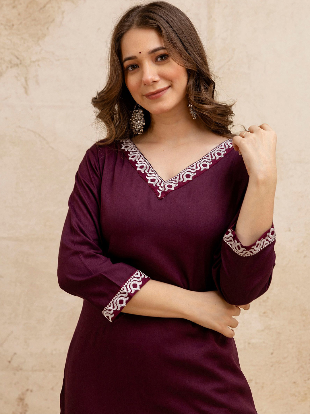 SURHI Women Embroidered Thread Work Floral Kurta