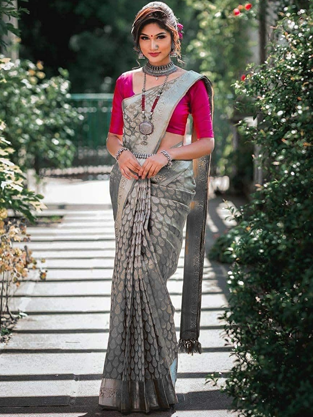 FLUXUS Ethnic Motifs Woven Design Zari Banarasi Jacquard Work Saree with Blouse Piece