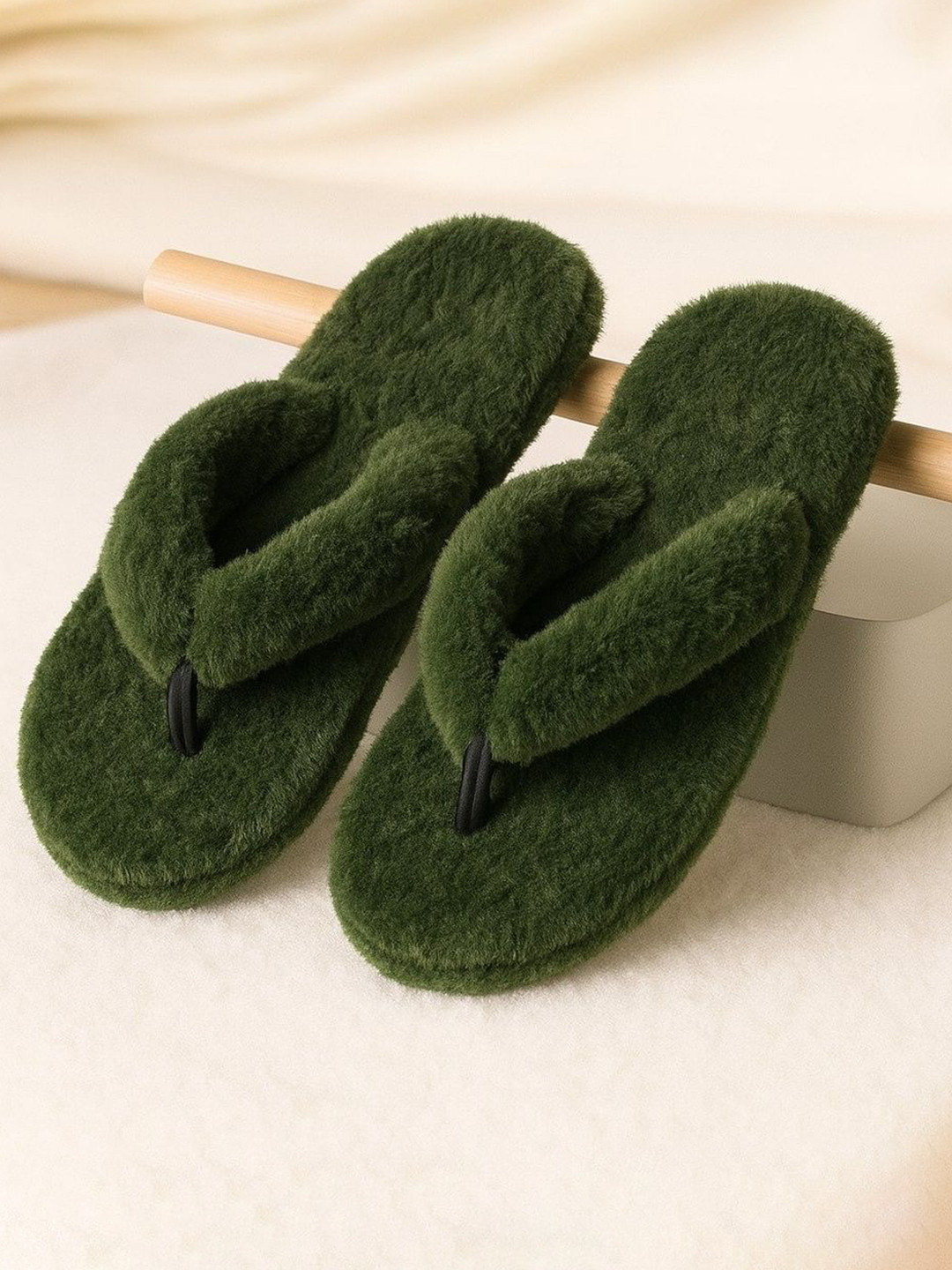WOLVESDEN Women Slip-On Fur Thong Flip-Flops